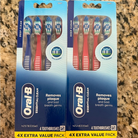 NWT 2 Packs of Essential Clean SOFT Toothbrushes (4) - Picture 1 of 2